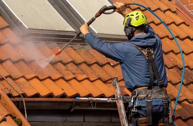 Démoussage et hydrofuge de toiture au Guerno